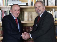 Roberto Alcántara junto a Ignacio Polanco, presidente de honor del grupo PRISA