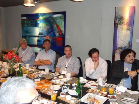Operadores, clientes de DataFactory, participaron del desayuno-presentación del nuevo Data Filler
