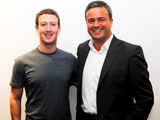 Facebook Mark Zuckerberg Tigo Esteban Iriarte