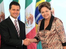 Enrique Peña Nieto junto a Dilma Rousseff