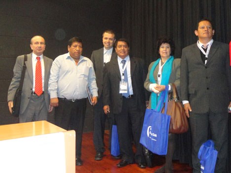 Inauguración de la VII Cumbre APTC: Juan García Bish, de Gigared, Ovidio Rueda y Demóstenes Terrones, presidente y vice de la APTC, María Rojas Cárdenas, representante de las universidades, el ejecutivo de la Cámara de Comercio, y David Ecker de Deutsche Welle (atrás)