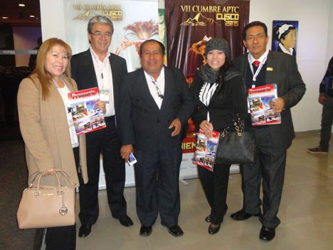 Rosa, Giselle y Edgar Carrasco, de Scientific Satellite, junto al ingeniero Tomás Delgado e Isidoro Alvis Davila (centro), gerente general de TVA x Cable de Perú
