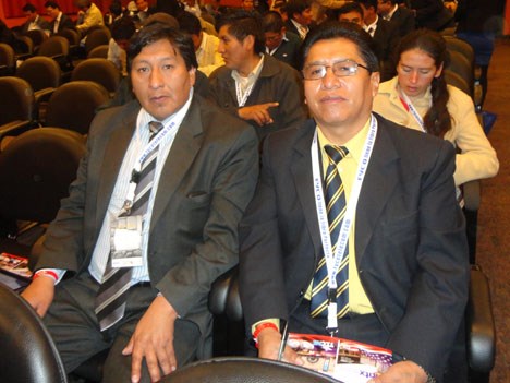 René Chambi y Nelson Uruchi Choque, ingenieros de Cotel, la Cooperativa de Telecomunicaciones de La Paz, Bolivia