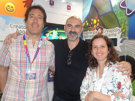 Pablo Aristizábal, CEO de A365 Studios, junto a German Groba, programming director, y Agustina Dompe, acquisitions manager de Disney Channels Latin America en el stand de Los Creadores en MIPCOM 2015