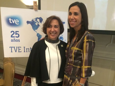 María Jesús Pérez junto a Fidela Navarro, directora de AZ TV de paga (Azteca)