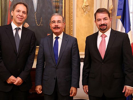 América Móvil con el presidente de Dominicana