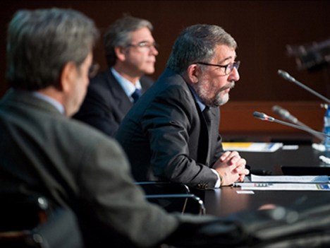 Narcís Serra, Mario Cimoli y Mario Castillo. La reunión fue organizada por CEPAL @LIS2, en conjunto con el CIDOB, y contó con el apoyo de la CMT