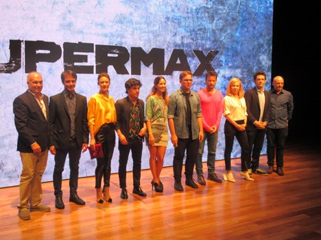 Hernán Lombardi, Daniel Burman y Mario Segade, junto a los talentos de Supermax