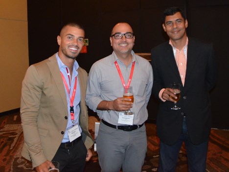 Dagoberto Lara, gerente de ingeniería de redes de voz y transmisión de Cable Onda Panamá, junto a su equipo
