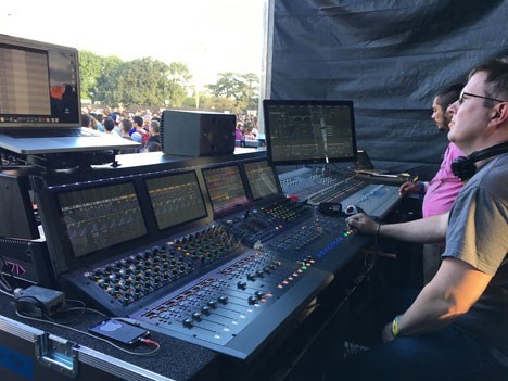 Venue S6L 32. Andrew 'Snake' Newton mezclando a Duran Duran