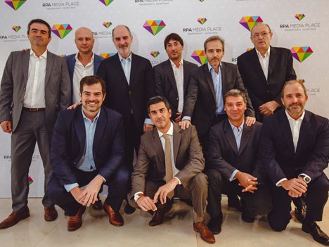RPA Media Place Alejandro Álvarez con socios 18abr17
