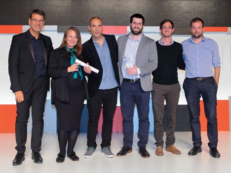 El equipo de TyC Sports recibe el premio al "Anunciante del Año" en la 34º entrega de los premios Lápiz de Platino
