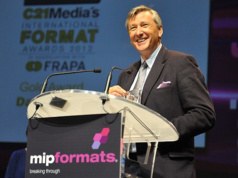 David Lyle, CEO National Geographic Channels US, recibiendo el Gold Award de FRAPA y C21Media durante MIPFormats