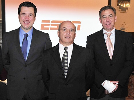 Cristián Ariztía, y los Directivos Senior de ESPN Gonzalo Quiroga (Marketing) y Leonardo McLean (Ventas de Publicidad)
