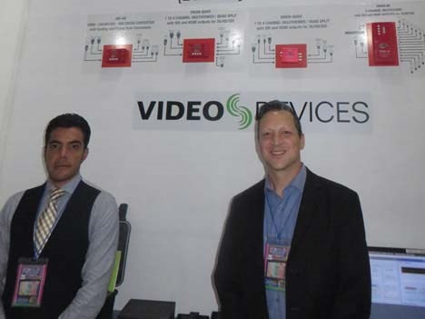 Jorge Camacho de Magnum y Gabriel Benítez de Video & Devices