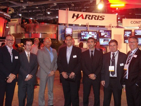 Parte del equipo de 23 personas de Latinoamérica que Harris trajo para atender a su clientes en la NAB