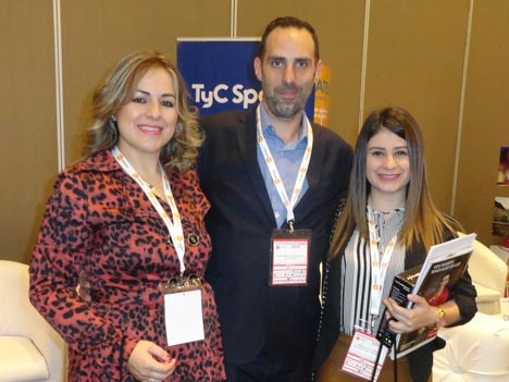 Juan Manuel Betancor, de TyC Sports, junto a Susana Ledesma y María José Núñez de Caacupé Cable Visión