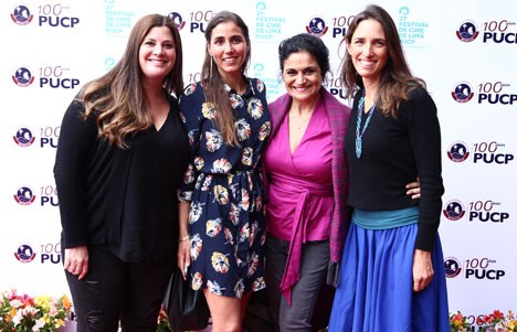 Micaela Eguszquiza y Evelyn Merino Reyna, productoras del film documental, Cecilia Gomez de la Torre (Tonder) y Mariana Tshudi, directora