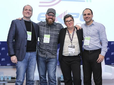 Realidad Virtual: Marcos Alves, Ricardo Laganaro, Daniela Souza y Renato Citrini