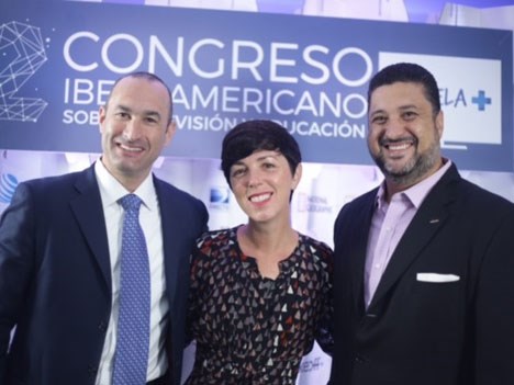 Erick H. Loeb y Anne Wintroub. ambos de AT&T, y Sandro Mesquita DirecTV Latin America