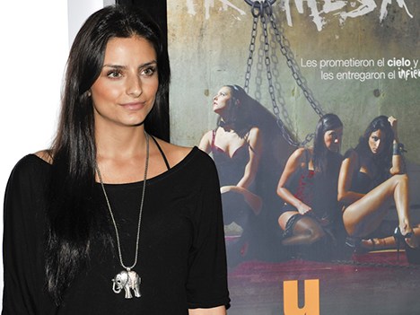 Aislinn Derbez interpreta a Frida, una de las tres protagonistas de La Promesa