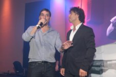 Gonzalo Antelo, director comercial de Infobae América y TKM junto a Gonzalito Rodríguez, conductor del evento