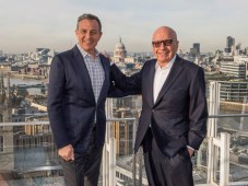 Robert A. Iger y Rupert Murdoch