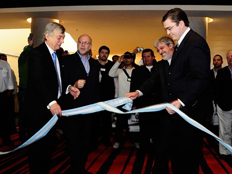 Corte de cinta: Jorge Jacobi junto a Demarchi, Sarasola y Grazier