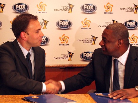 Francisco Pazmiño y Jeffrey Webb, presidente de CONCACAF