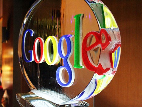 La escultura en hielo realizada por Google, para celebrar la inauguración de su servicio de televisión por fibra óptica