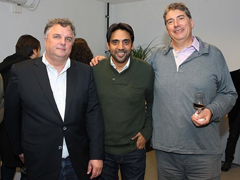 Alejandro Harrison, CEO de Pramer; Eduardo Fernández, director de producción de Artear; y Ralph Haiek de Construir TV