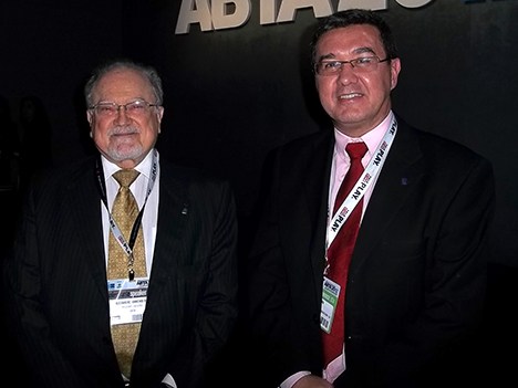 Alexandre Annenberg con el presidente de Telebras, Caio Bonilla