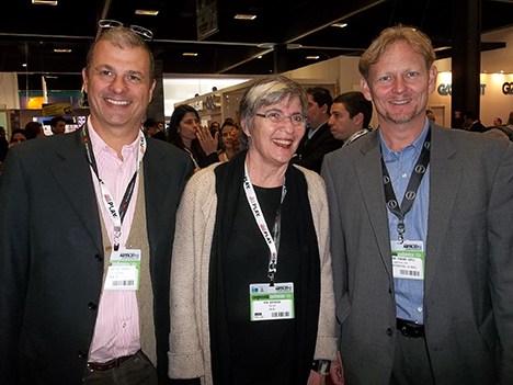 Mauricio Tavares, director de adquisiciones de Rede TV, Vera Zaverucha, directora de Ancine, y Anthony Doyle,VP Regional de Turner International do Br