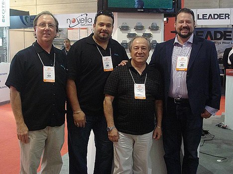 Dawn Wingards, Manny Rosado de Aja con Ricardo Lopez de Pinnacle y Bryce Button de Aja
