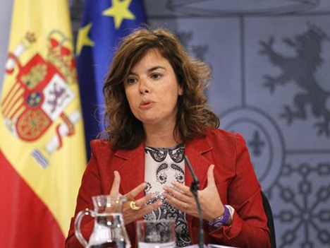 Soraya Sáenz de Santamaría, vicepresidenta del Gobierno español, anunció la resolución del Consejo de Ministros