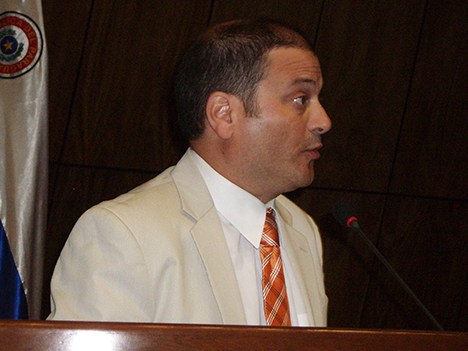 Prof. James Cooper, California Western School of Law, disertando