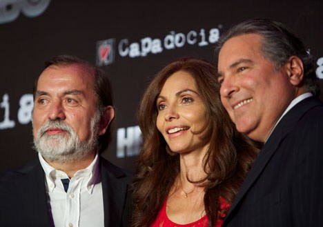 Epigmenio Ibarra y Verónica Velascode la productora Argos, y Luis Peraza de HBO LAG