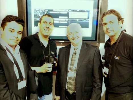 Sergio Fiuza y Marcelo Primo de Globosat, con Gio Punzó de LiveU