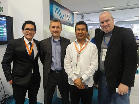 Sergio Rentería de Appear TV, Christophe Perini de Verimatrix, José Rojano de AV Tech, y Ralph Messana de Newtek