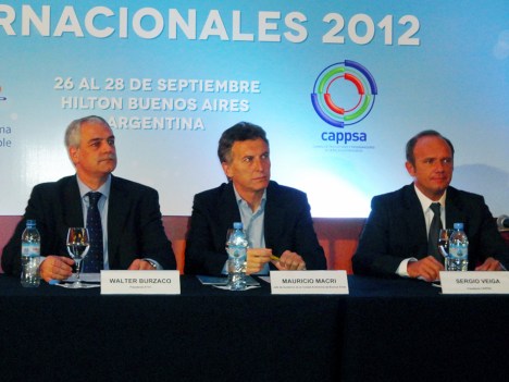 Walter Burzaco, presidente de ATVC, Mauricio Macri, jefe de gobierno de la Ciudad de Buenos Aires, y Sergio Veiga, en el acto inaugural de Jornadas 20