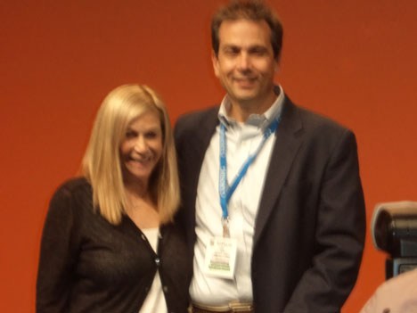 Member of the Year: Cathy Oakes con Joseph Guariglia de Comcast de Boston