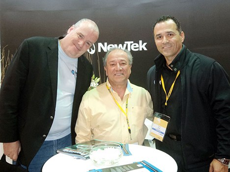 Ralph Mesana de Newtek, Ricardo López de Gold Dreams, y Ruben Ruiz de Newtek