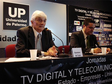 Esteban Di Tada, decano de la Facultad de Ingeniería de la UP, en la apertura del evento