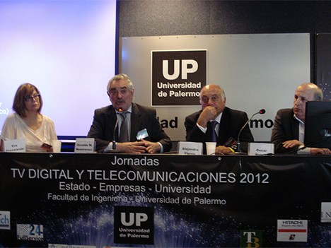 Panel sobre TV digital pública: Eva Piwowarski, Osvaldo Nemirovsci y Oscar Nunzio