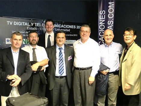 Edgardo y Gabriel Capurso, Glenn Zolotar (Hitachi Kokusai Linear), Luis Valle, Carlos Enrique (Hitachi Kokusai Linear), Tomás Fulgueira (Lie) y Eiji Roppongi (NHK)