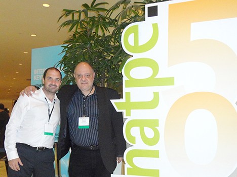 Alex Lagormarsino, CEO de MediaBiz, con el autor Ricardo Rodríguez en Natpe Miami 2013