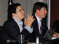 Juan Estaban Calle y Marc Eichmann, anoche en el debate final por la fusión (Foto: ElMundo.com)