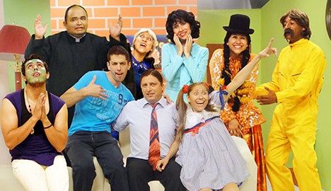 Que Familia, Los Serranos es la primera sitcom producida en Bolivia