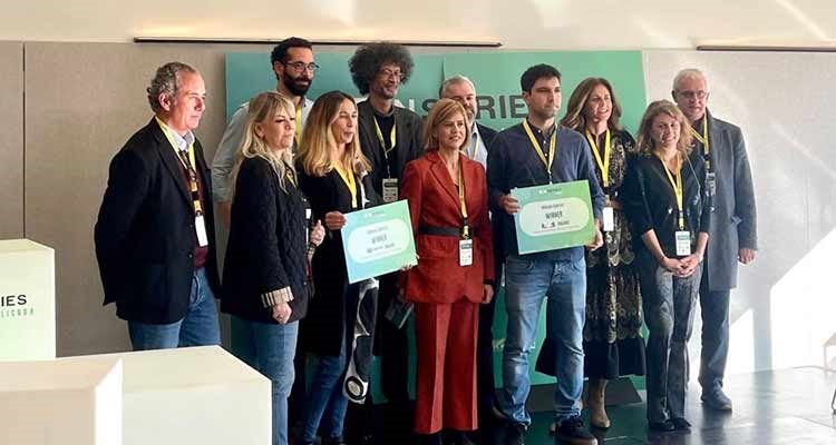 Cristina Vaz Tomé, Member of the Executive Committee y CRO, Grupo Impresa/SIC entrega el premio de €10.000 al thriller portugués Waterline de BRO Cinema