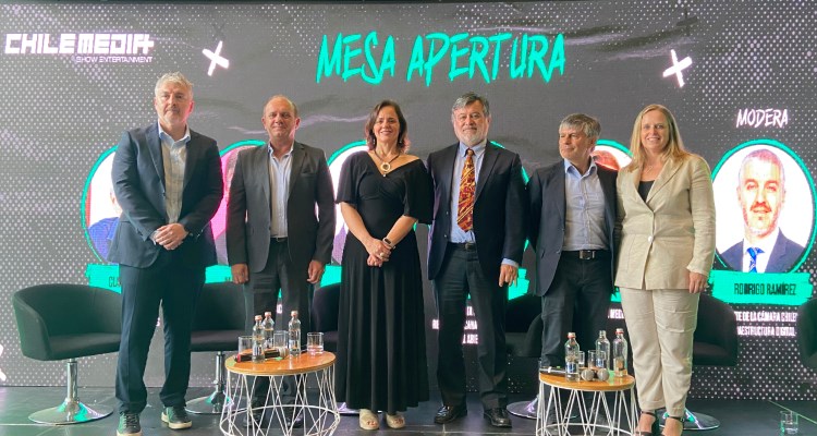 Claudio Araya San Martín; Mauricio Muñoz, Sergio Veiga, Natalia Arcaya y María Soto.